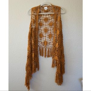 Buckle Daytrip mustard crochet vest